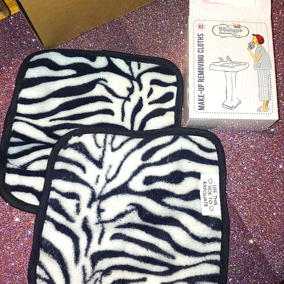 Set of 2 Zebra Make Up Remover Cloths Polyester The Vintage Cosmetic Company - Picture 3 of 5